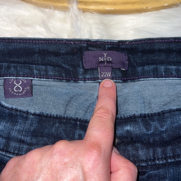 NYDJ Relaxed fit w/ tapered leg Women’s 22W** Note discoloration flaw in front** - Picture 2 of 10